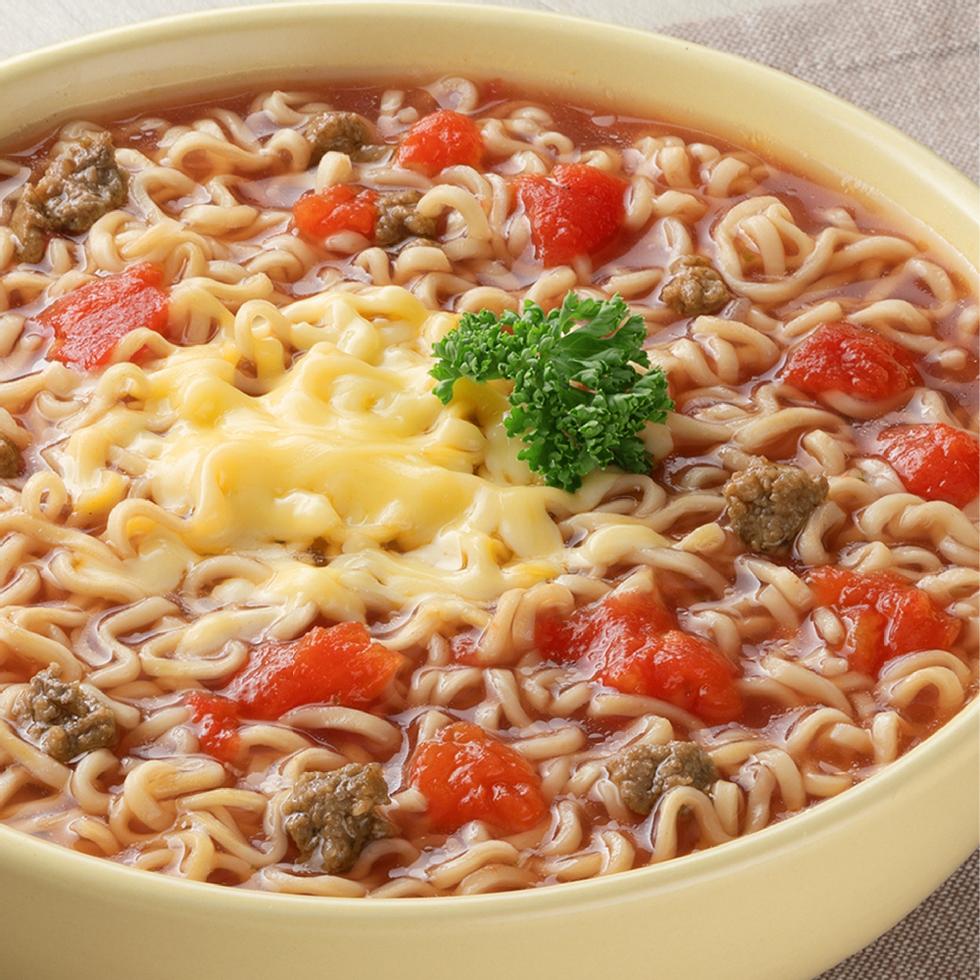 LUCKY ME! INSTANT MAMI CHEESY BEEF & TOMATOES NOODLE SOUP