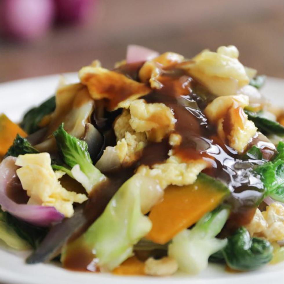 MAMA SITAS 7 MINUTE VEGETABLE STIR FRY WITH OYSTER SAUCE